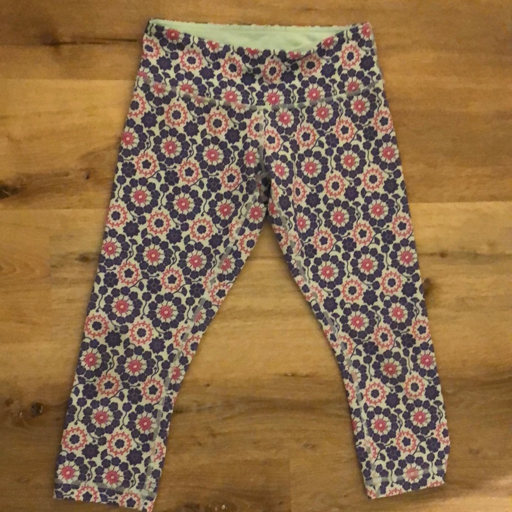 Barely worn lululemon crop leggings - size 6